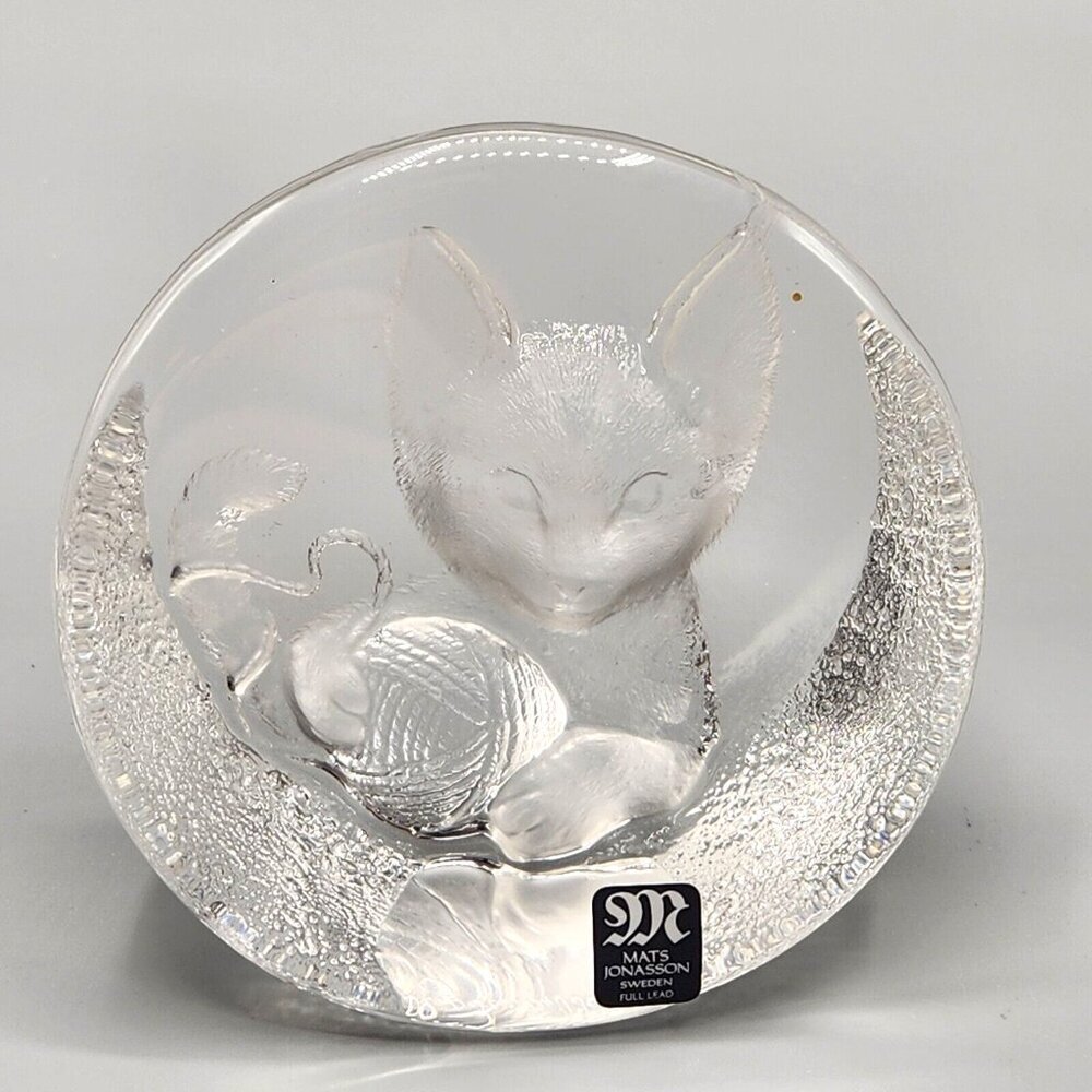 Mats Jonasson Kitten with Yarn Ball Cat Paperweight Crystal Sweden Signed